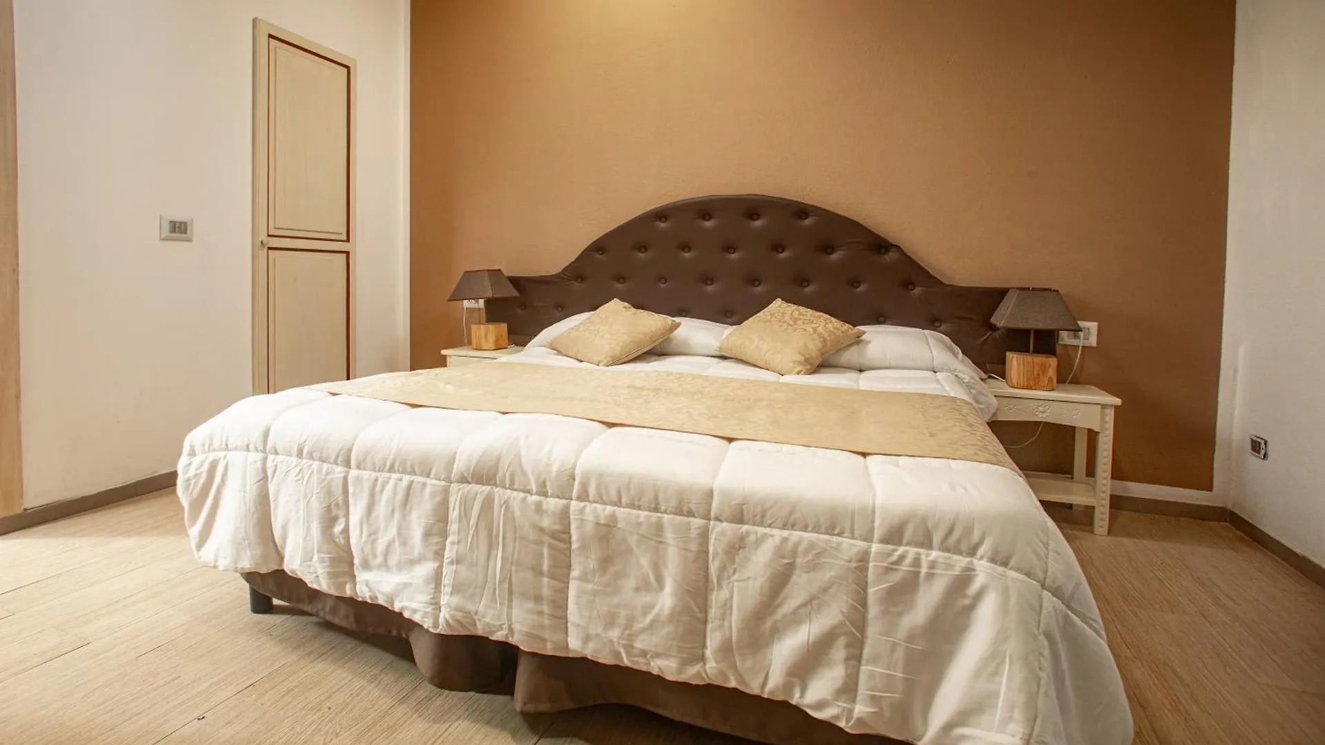 Locanda Domus De Vida Palau Hotel